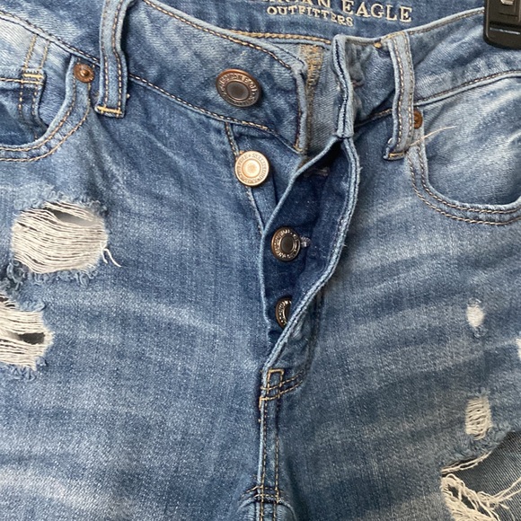 Women size 4 American Eagle Tom Girl distressed jeans - Picture 3 of 5